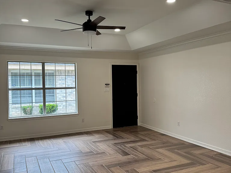 709 Mynah Ave #1 — Photo 3
