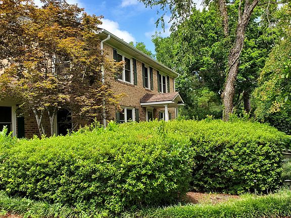 3rd image of 642 Robert E Lee Dr
