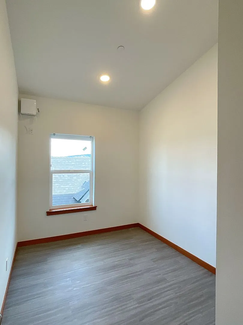 1205 N Garden St — Photo 4