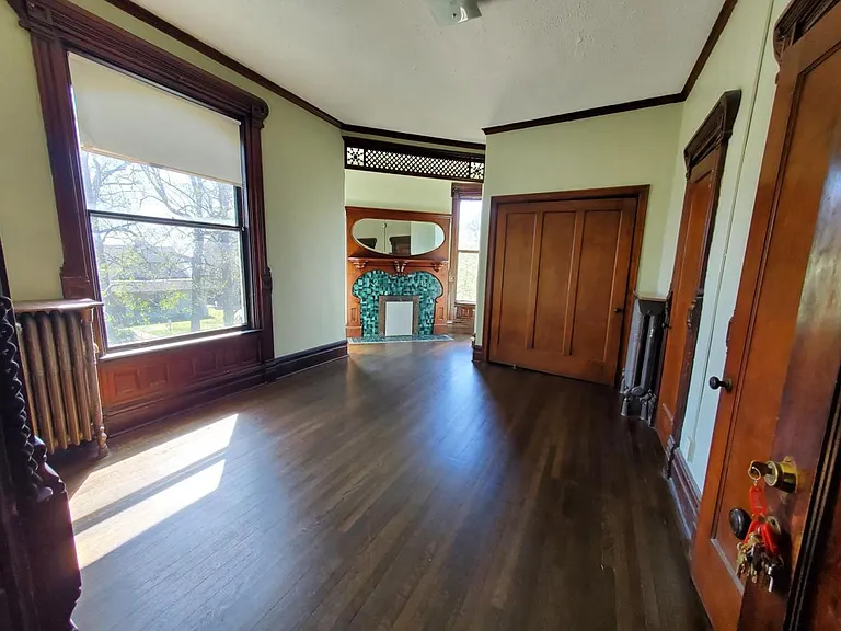 255 NE Randolph Ave #5 — Photo 2