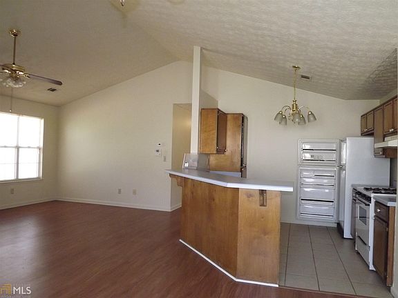 5th image of 280 Rosewood Dr