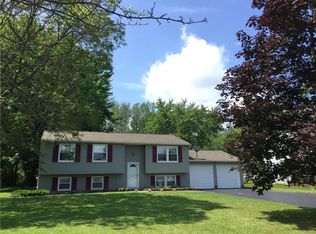 39 Brewerton Dr, Rochester, NY 14624
