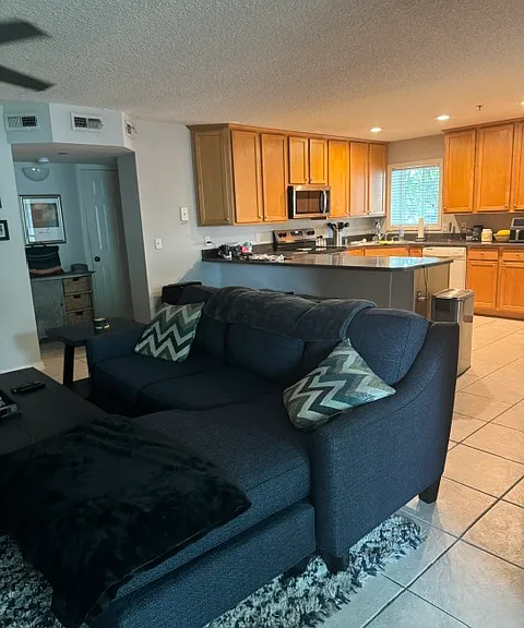 210 11th Ave N #102 — Photo 5
