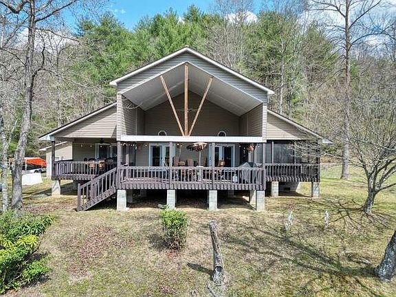 3rd image of 2121 Die Bend Rd