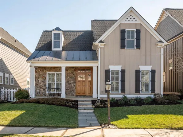 810 Golf View Dr, Crozet, VA 22932