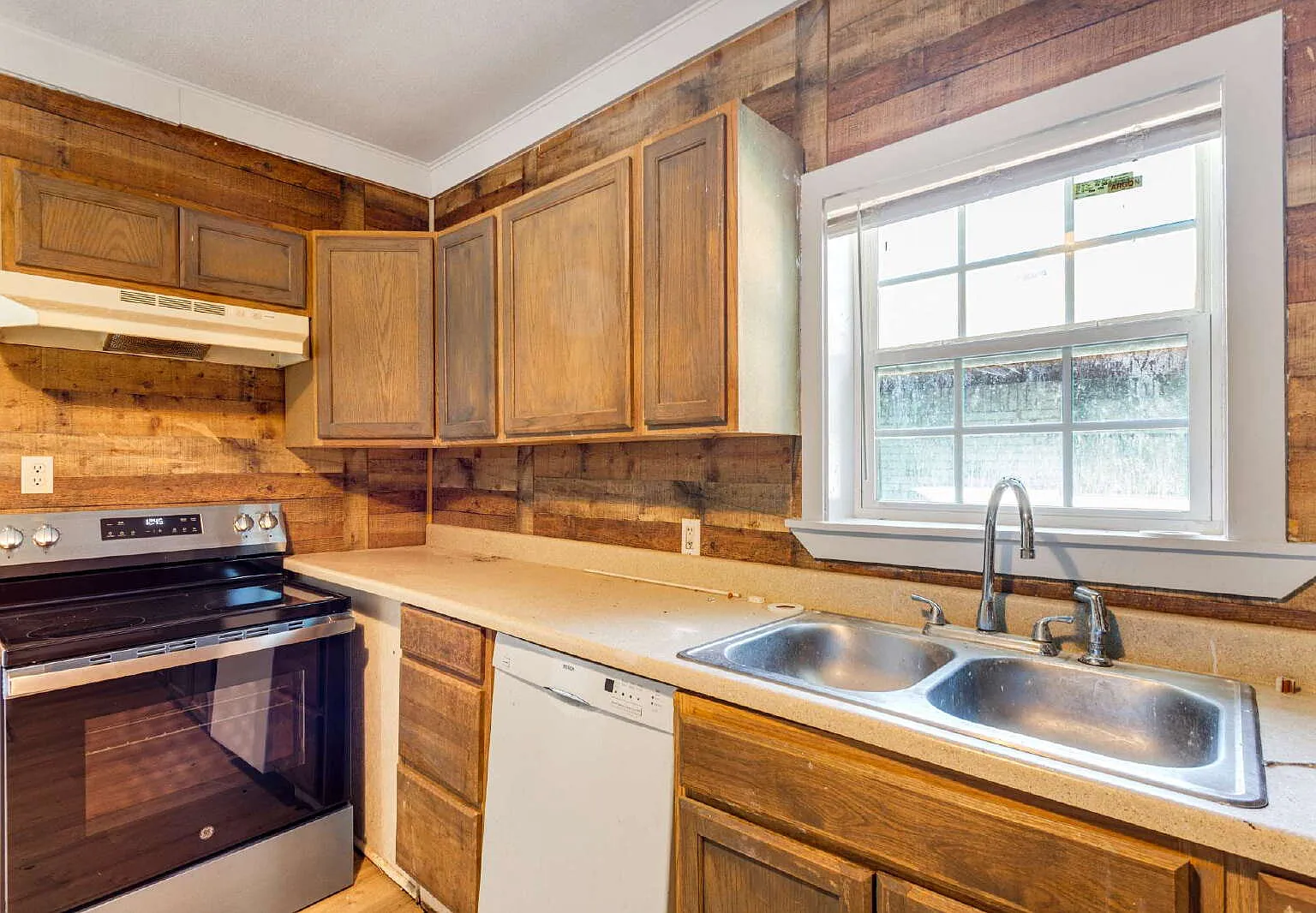 3 bed, 1.0 bath, 1376 sqft, $1,100 — Photo 4