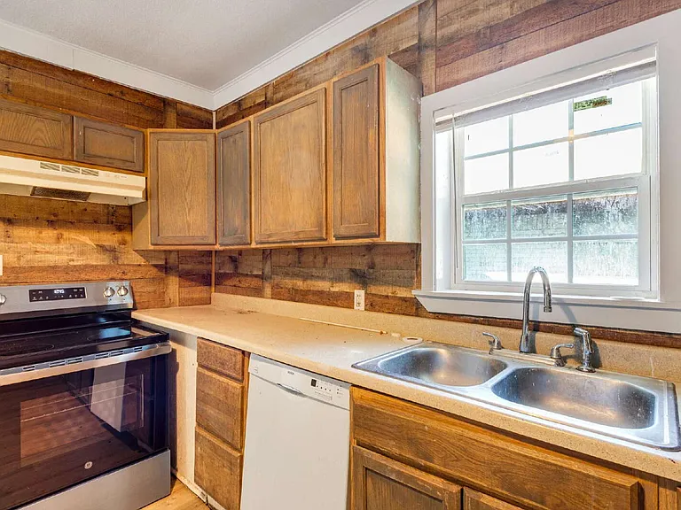 917 W Crawford St — Photo 4