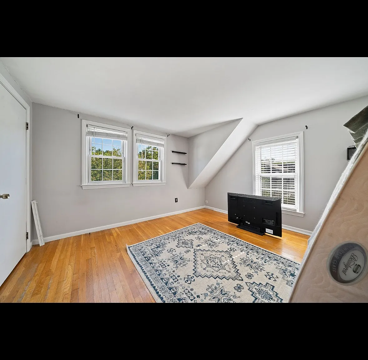 124 S River St — Photo 3