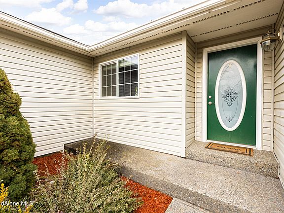 3rd image of 703 E Kokanee Dr