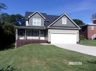 8 Batesview Dr, Greenville, SC 29607