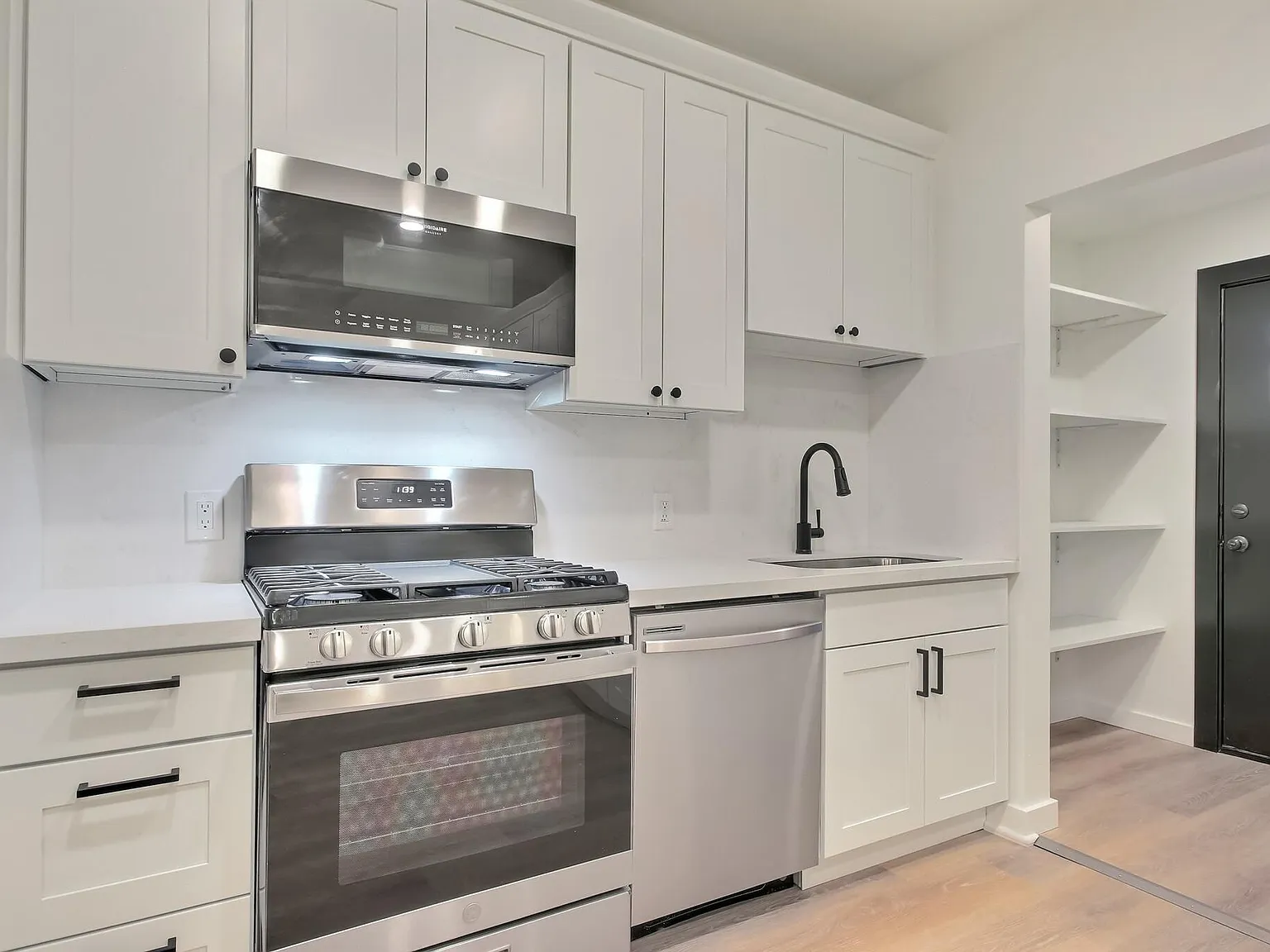 9 bed, 1200 sqft, $13,400 — Photo 4