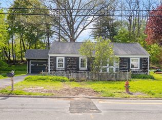 27 Dickerson St, Lyons, NY 14489