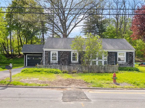 27 Dickerson St, Lyons, NY 14489