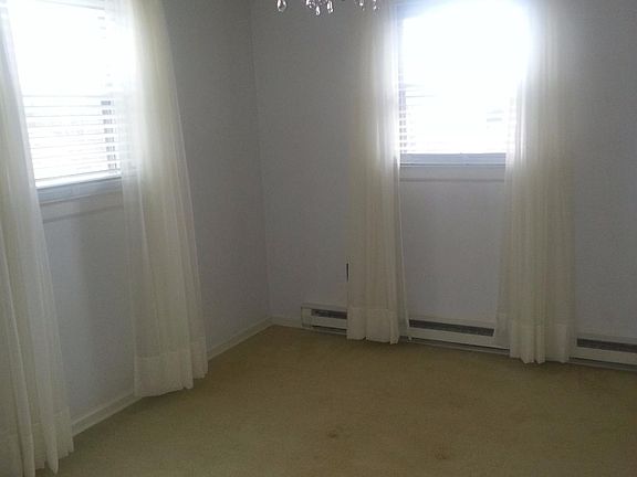 4th image of 159 Daniels Dr