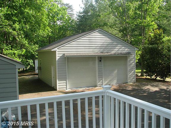 3rd image of 2 Berkshire Ln