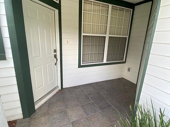 4th image of 231 NE 28th Ave APT 105