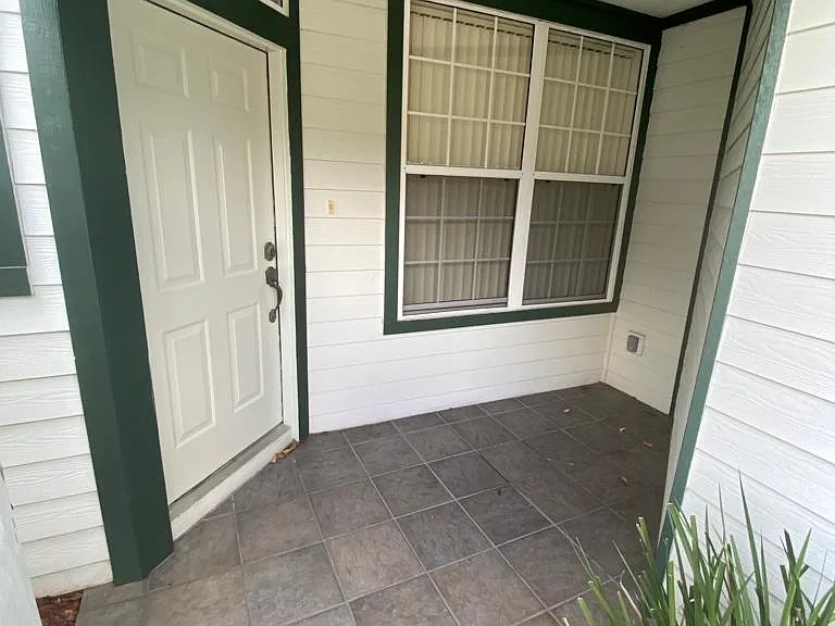 231 NE 28th Ave #105 — Photo 4