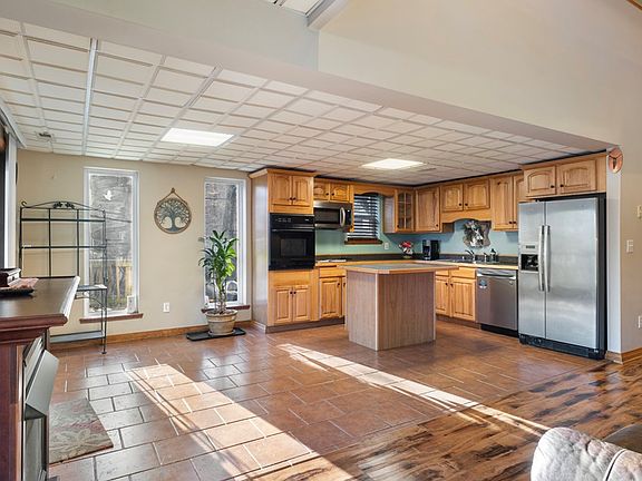 3rd image of 207 Tanglewood Dr