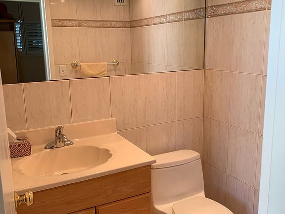 3rd image of 800 West Ave APT 1001