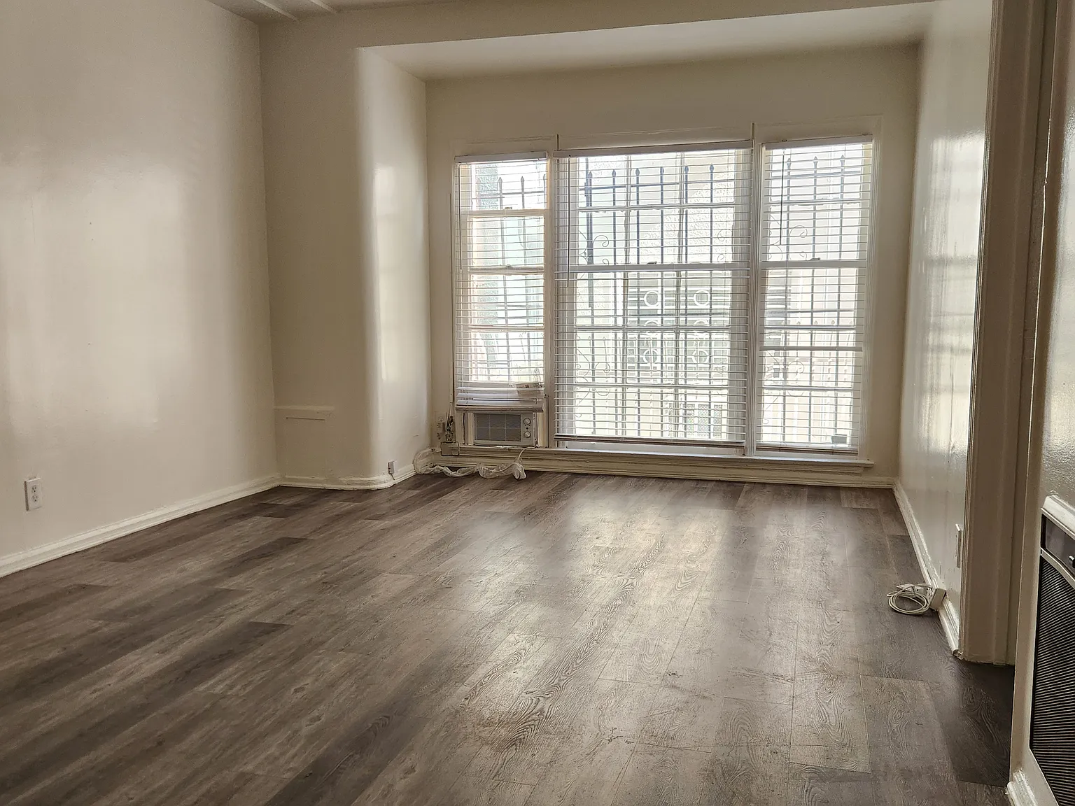 Studio, 500 sqft, $1,495 — Photo 2