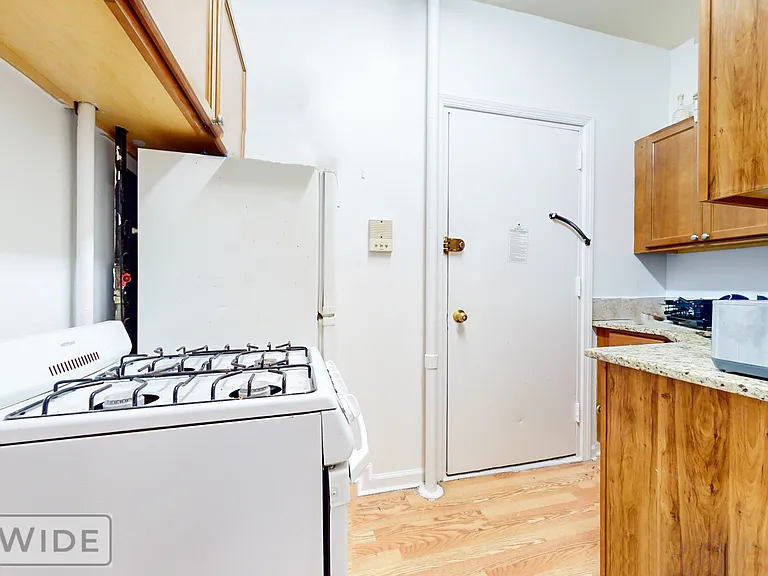 337 E 49th St #21 — Photo 3