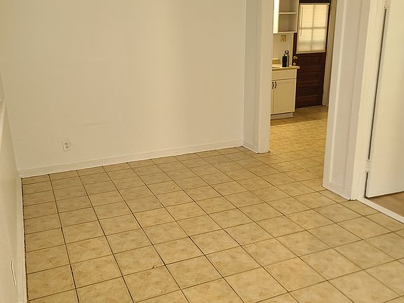 5th image of 2206 1/2 Pembroke Ave