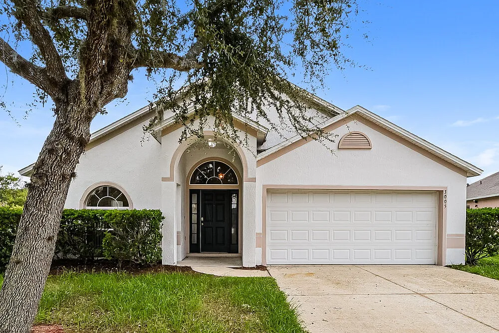 3 bed, 2.0 bath, 1902 sqft, $2,250 — Photo 1