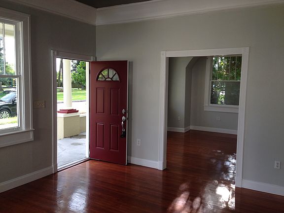 4th image of 804 E Emily St