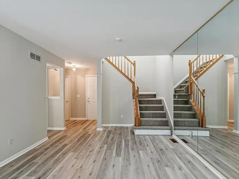 1688 Christopher Dr — Photo 20