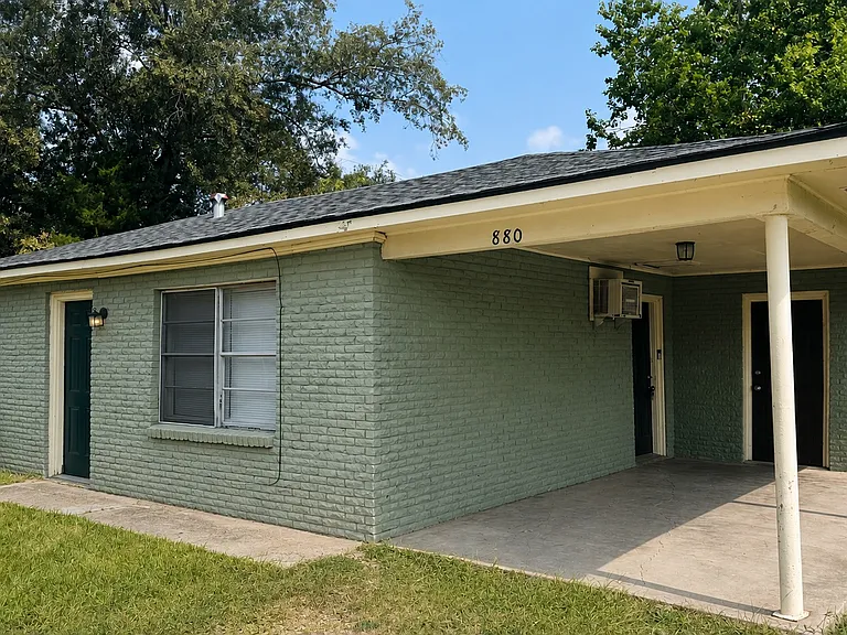 880 W Verdine St — Photo 4