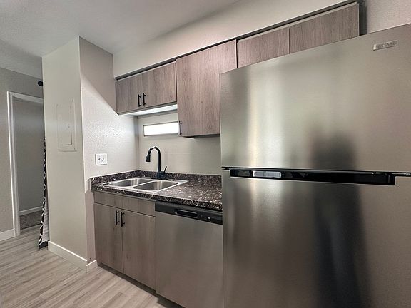 3rd image of 810 7th St Unit 108