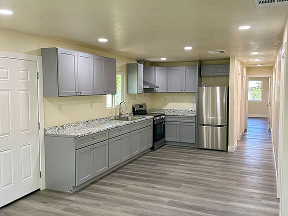 4th image of 1701 Deborah Ln