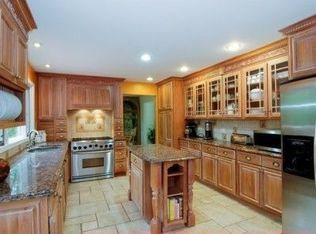 1 Country Oaks Dr, Barrington, IL 60010