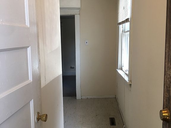 3rd image of 1201 E Walnut St #C