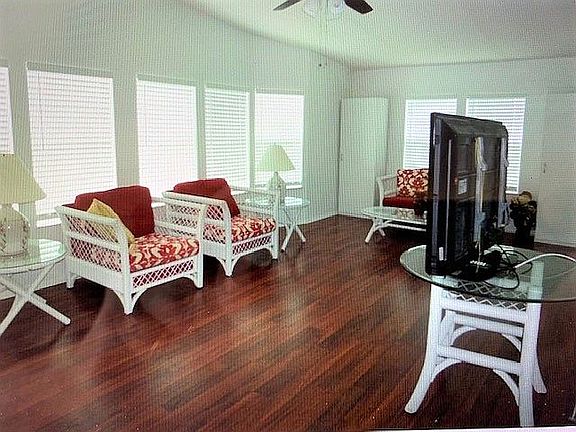 4th image of 6 Bluewater Lake Cir
