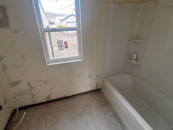 5th image of 307 E Walnut St