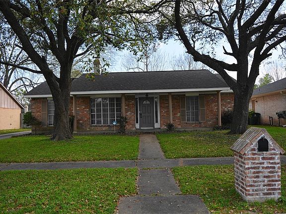 2nd image of 10411 Huntington Wood Dr