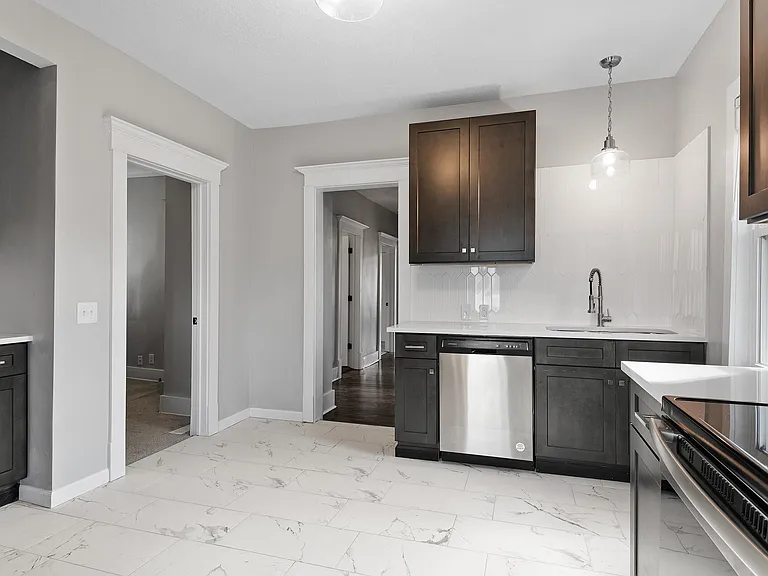216 W 32nd St — Photo 17