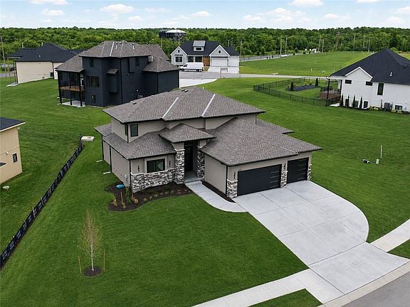 2nd image of 2531 NE Woodland Oak Cir