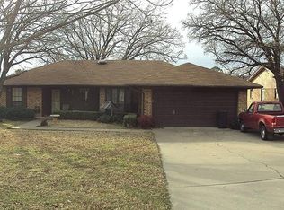 112 Mountain View Dr, Azle, TX 76020