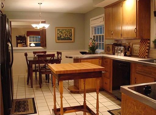 3rd image of 2709 S Twyckenham Dr