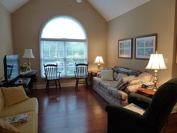 2nd image of 3846 Oakley Pl
