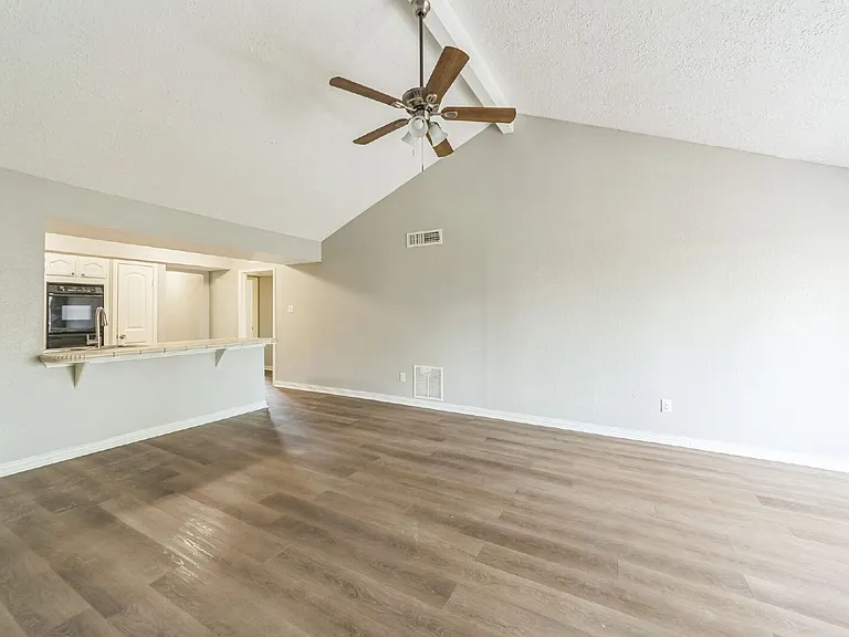 809 Willow Creek Dr — Photo 10