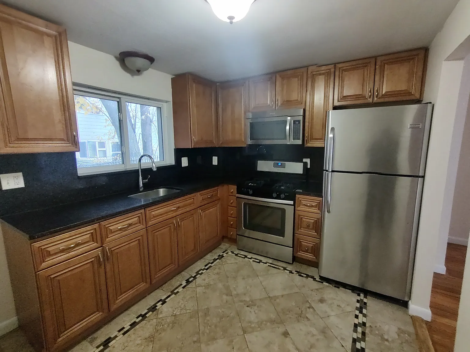 37 Oxford Cir — Photo 3