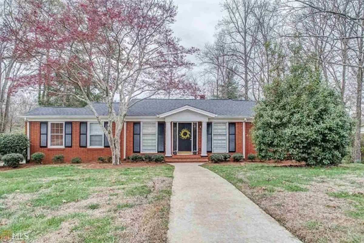 Building Photo - 563 Mountain View Cir