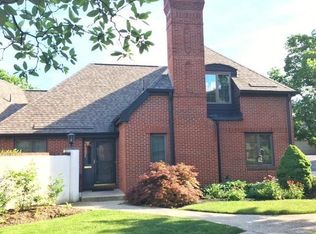 1387 La Rochelle Dr, Upper Arlington, OH 43221