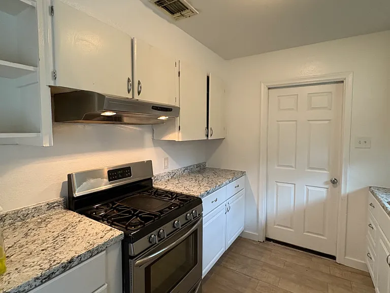355 Cresham Dr — Photo 5