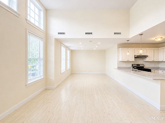 3rd image of 1015 Boston Post Rd #202