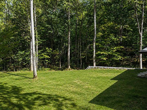 5th image of 236 Meadowood Rd