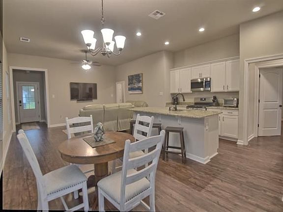 4th image of 11553 Woodbluff Dr